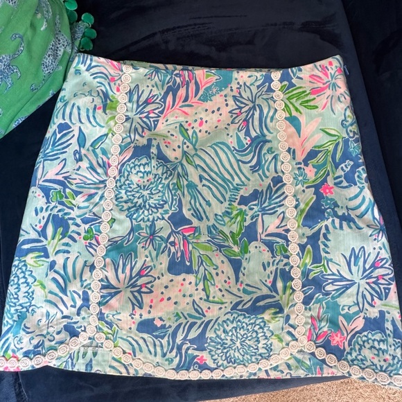 Lilly Pulitzer Paddy” Lion Around” skort with scalloped edge- size 4 - Picture 1 of 7